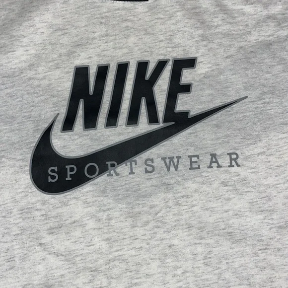 NWT Nike tee - Picture 2 of 4